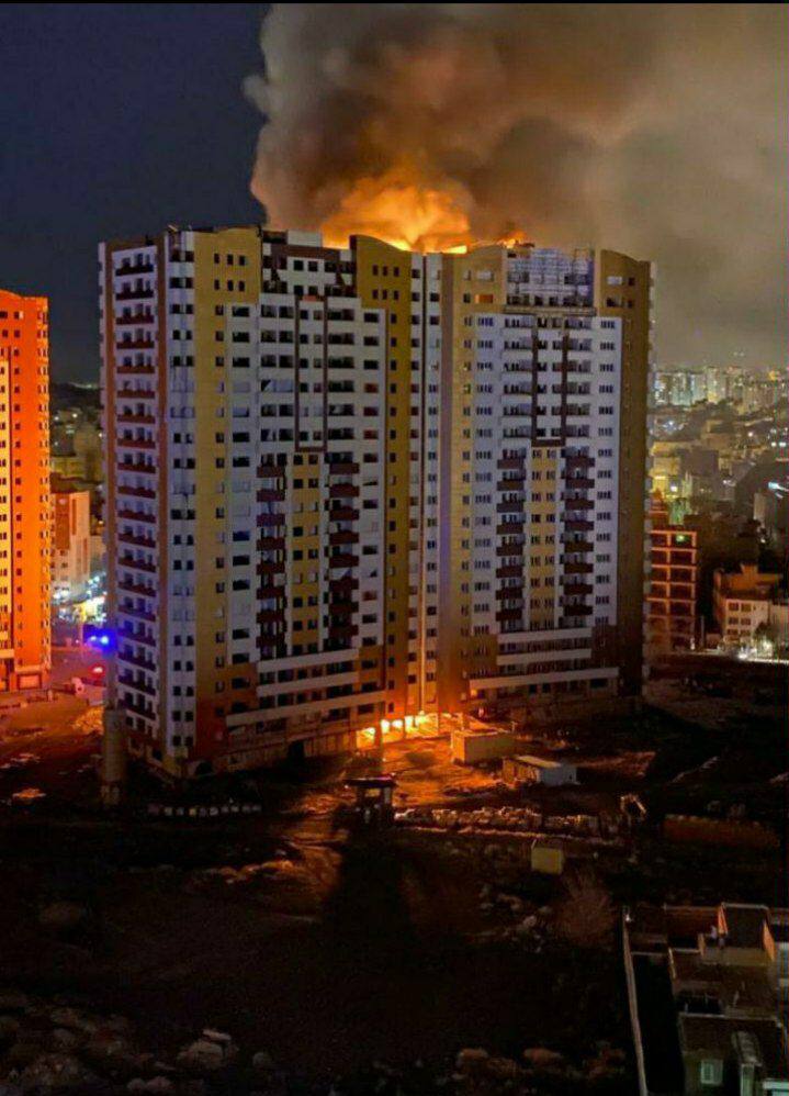 آتش سوزی در ساختمان ۲۱ طبقه در تبریز