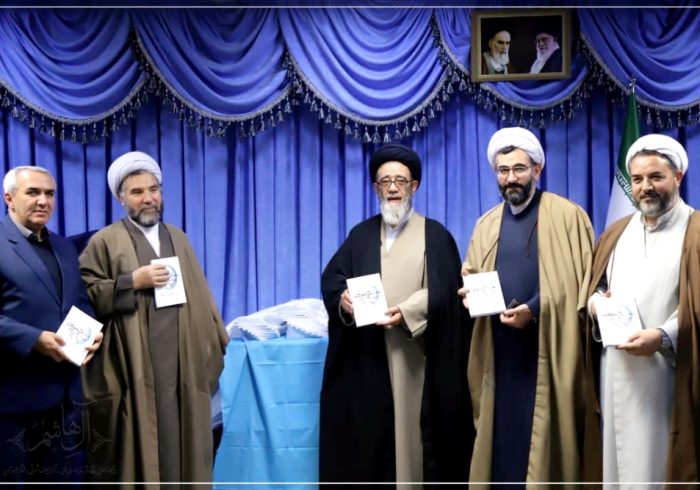 رونمایی از کتاب  تاثیر اندیشه های امام راحل بر سیاست خارجی در تبریز