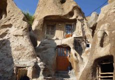 درب های فلزی روستای تاریخی کندوان تعویض می شود